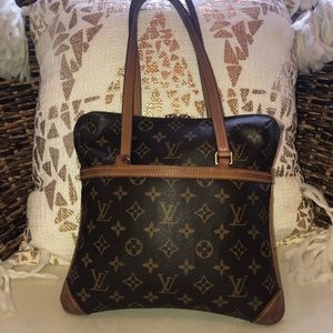 Authentic Sac Coussin